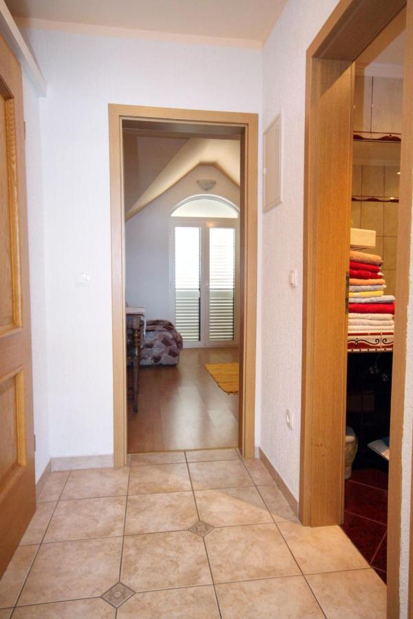 Apartment Selce 5206A Exteriör bild